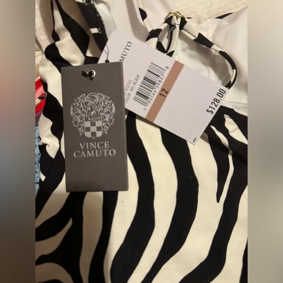 Vince  Camuto Animal Print swimsuit - Picture 5 of 8